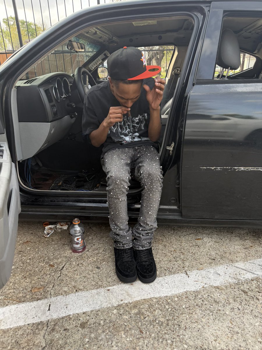 Freebabymexico_'s tweet photo. Nikkas hide under π to π How Iβm coming #mrstructure #hesback https://t.co/ndjf1jpWQO