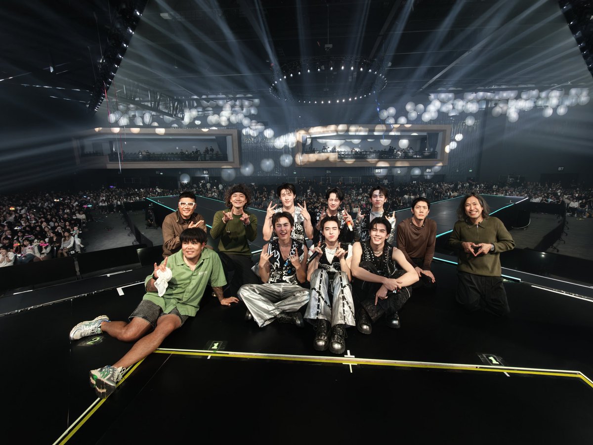 PROXIE_Official's tweet photo. ขอบคุณพี่ ๆ วง @potatoband ที่ให้พวกเราร่วมโชว์ในครั้งนี้ วันนี้พวกเราสนุกมาก ๆ ประทับใจมาก ๆ ครับ 🩶

#POTATOBand
#vivoxPROXIE
#vivoZOOManiaConcert
#PROXIEth
#bROTHERSMUSIC https://t.co/x36F4EZ5nA