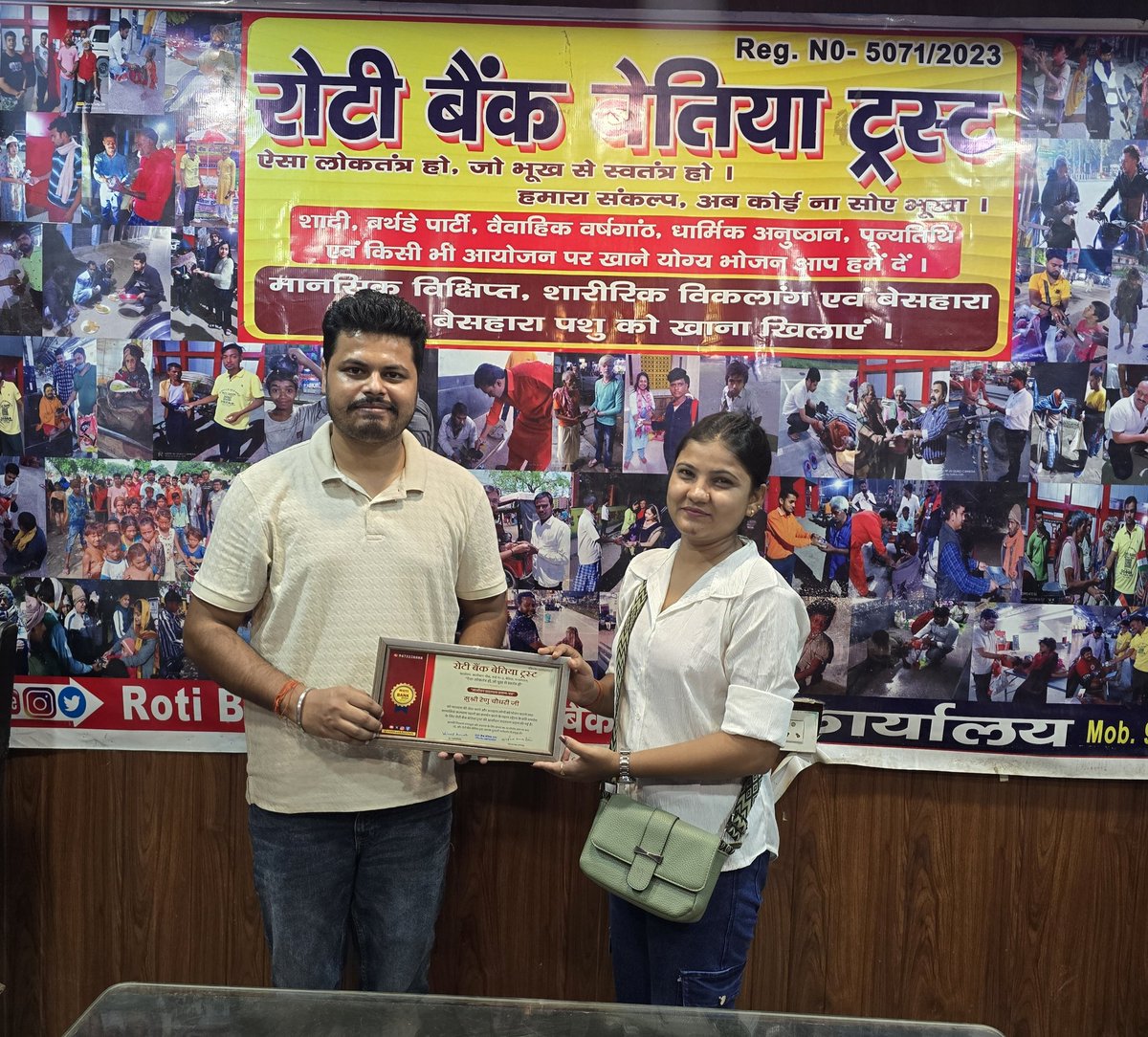 Rotibankbettiah's tweet photo. "आजीवन सदस्यता प्रमाण पत्र.."

#सुश्री_रेणु_चौधरी जी को मानवता की सेवा करने और असहाय लोगों को भोजन कराने तथा सामाजिक कल्याण पहलों का समर्थन करने के महान उद्देश्य के प्रति समर्पण के लिए रोटी बैंक बेतिया ट्रस्ट की आजीवन सदस्यता प्रदान की गई है। https://t.co/I9pvs3VG0J