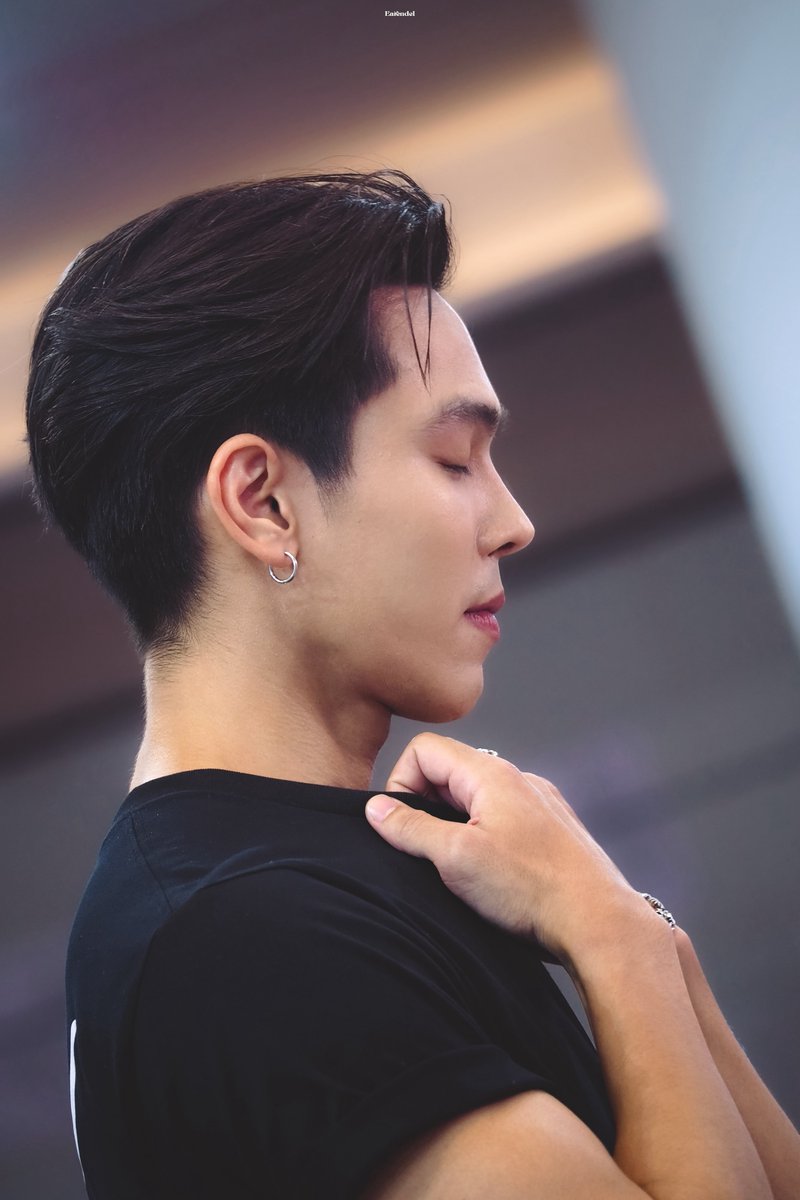 Earendel_39's tweet photo. *⸌☻ັ⸍*

     🪧 ;

          「 ท้ายพี่ตรี 」

TRE UNIQLO SIAM PARAGON

#TrexUniqloUT26SS , #treporapat https://t.co/CYp0oPFGtw