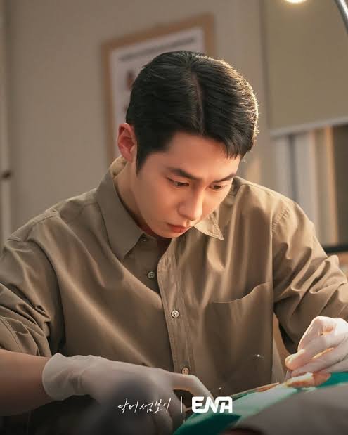 CenayangFilm's tweet photo. 8 tahun lalu jadi gembel warnet, tahun ini jadi dokter. Hidup mah ga ada yang tahu. https://t.co/WFOmJohBa9