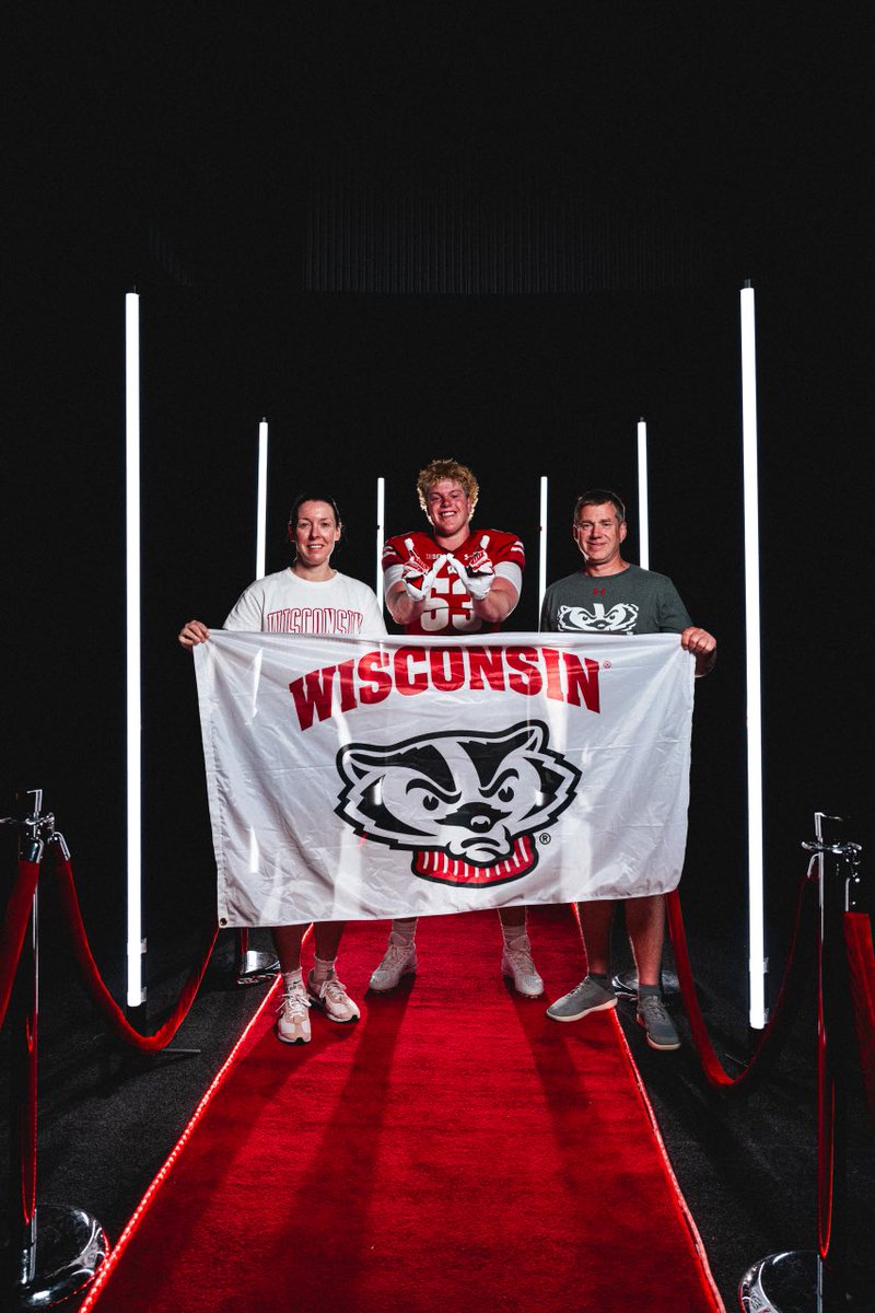 JackTabb2's tweet photo. Had a great Official Visit @BadgerFootball! Thank you to all the staff that helped put this on. #committed @CoachFick @coachgrimey @CoachMateos @CaseyRabach_61 @JaredThompsonUW @PatLambert13 https://t.co/bOisUhImqP