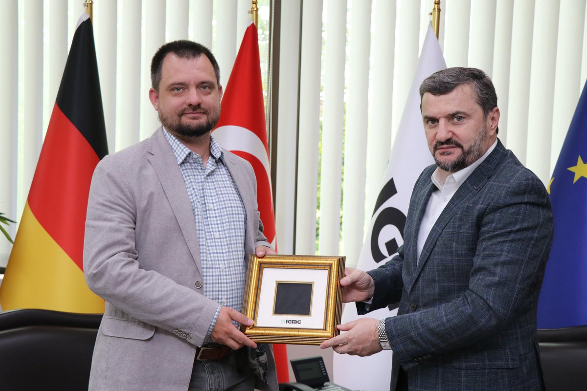 kemalerguen's tweet photo. Macar İslam Cemiyeti Başkan Yardımcısı Miklos Kovacs Ahmet’i misafir ederek, Orta Avrupa’daki Müslüman varlığının dünü, bugünü ve yarını üzerine mütalaalarda bulunduk. Macaristan genelinde yürütülen kültürel ve dinî çalışmaları, özellikle kurumsal altyapının güçlendirilmesi noktasındaki ihtiyaçları ve atılabilecek ortak adımları masaya yatırdık. Nazik ziyaretleri için  teşekkür ederim.