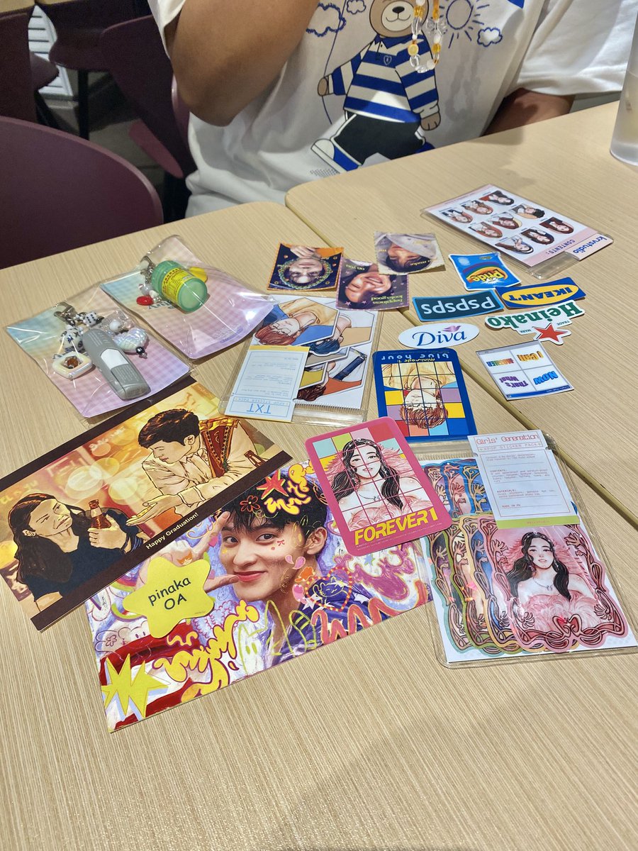 skyecable's tweet photo. komiket haul!! ft teolaegi liit 🤓 https://t.co/y7zv1rLKmL