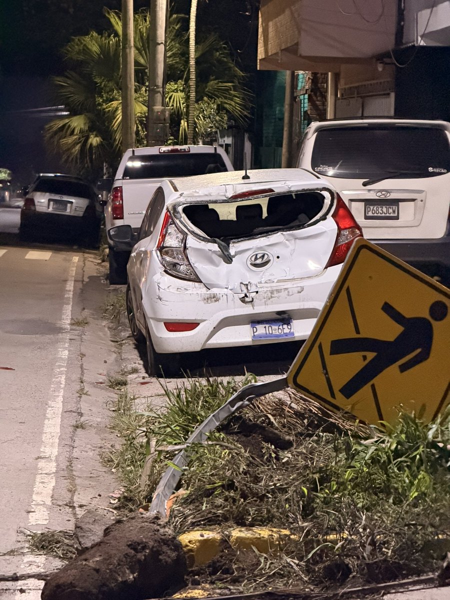 FranzLara10's tweet photo. @PNCSV ayuda a localizar al irresponsable que salió huyendo del lugar del accidente que provocó en Santa Tecla, Bulevar Sur, domingo 14 de Junio 2026 a las 3:00 a.m aproximadamente. @VMTElSalvador https://t.co/CJRFhJoGiQ
