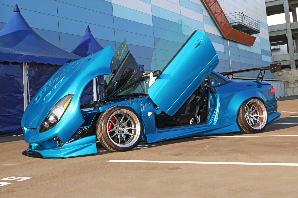 TunedCarsJapan's tweet photo. 「“開く”を極めたS15シルビアがここに！」フルオープン変形ヴァリエッタの衝撃!!
https://t.co/og2jZK0LsA

北米車流用ライトやパイプフレーム化など大胆なボディメイクに加え、440ps仕様のターボエンジンや競技車両テイストの内装まで投入。見せるだけで終わ��ない、全方位型フルカスタムマシンだ。 https://t.co/FyFkEt6bv1