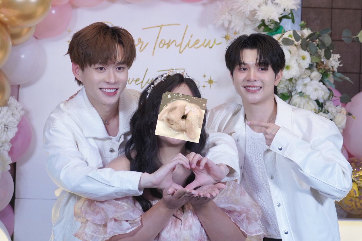 Bonny_BE's tweet photo. ความสุขของไอลอย~ 💕🌷🌱🦫

BEWITCHED X BEVERTONLIEW
#BeverTonliewBWLovelyTime
꒰ #bbverpj 🦫 #tonliewmtp 🌱 ꒱ https://t.co/cmbm3OwqXE