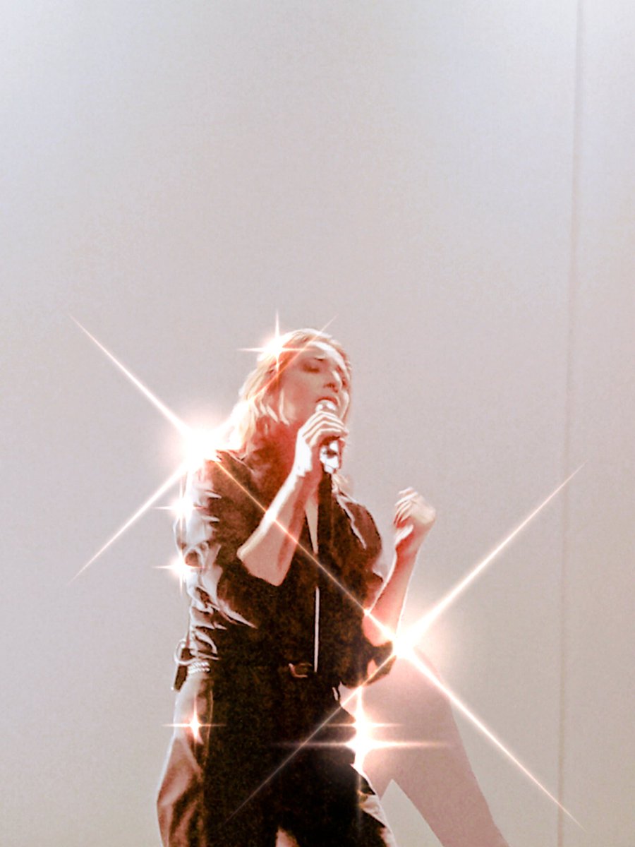 FlorianSch73134's tweet photo. Flora Fischbach / #Fishbach Live @Rouen - Le 106, 23 Mai 2026 🕶️🖤❤️🌹🎞️📸🎸🎹🌇🎇🎆🌆🌉🎡🌟🌅💫✨ https://t.co/mNKvJpXKvd