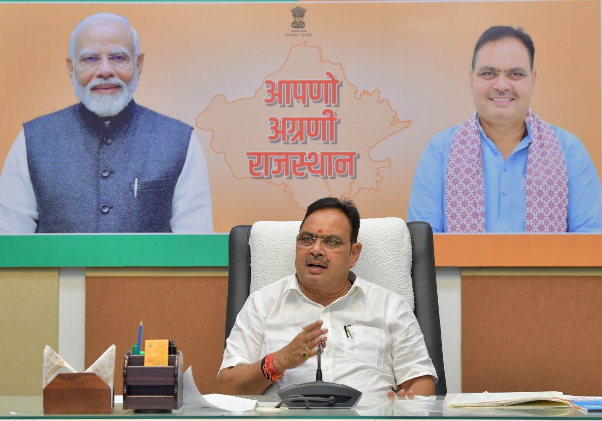 BhajanlalBjp's tweet photo. आज कृषि एवं सहकारिता विभाग की समीक्षा बैठक में संबंधित अधिकारियों को आगामी फसल सीजन के लिए खाद-उर्वरक की सुचारू आपूर्ति सुनिश्चित करने के निर्देश दिए।

साथ ही, खाद की कालाबाजारी व अवैध भंडारण के विरूद्ध सख्त कार्रवाई करने और उर्वरक के संतुलित एवं संयमित उपयोग के साथ प्राकृतिक एवं जैविक खेती को बढ़ावा देने के लिए प्रभावी रोडमैप तैयार करने हेतु निर्देशित किया। 

तकनीक और नवाचार के माध्यम से प्रदेश के अन्नदाताओं तक योजनाओं का लाभ पहुँचाना हमारी सर्वोच्च प्राथमिकता है।