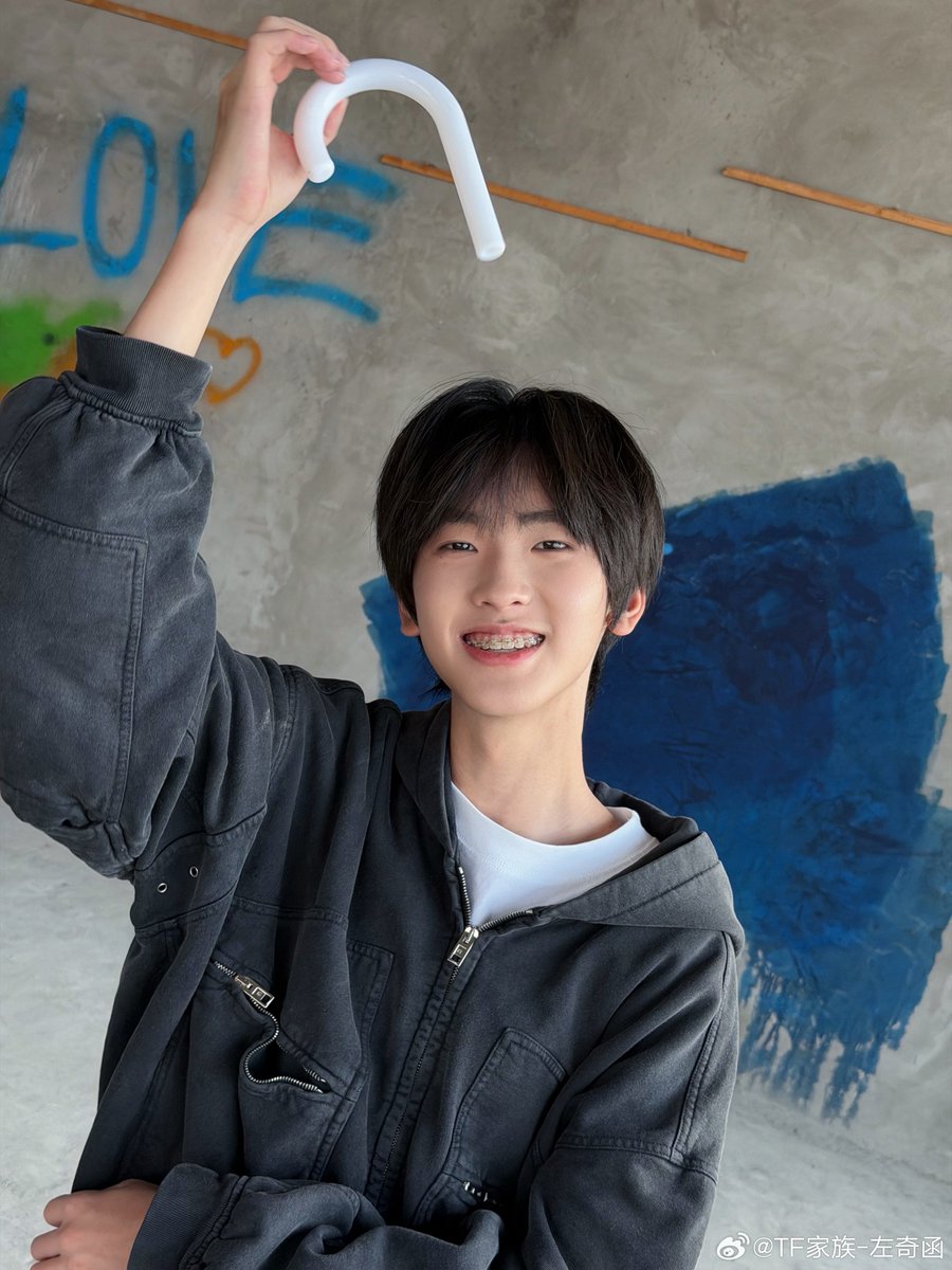 muku7750's tweet photo. ไม่ไหวแล้วตาพล่าหมดแล้ว รอยยิ้มยัยสว่างสไวเจิดจ้าเกิน 5555555555 ฉันอวยจนหมดคำจะอวยแล้ว แต่ภาพน้องฉีเซ็ทนี้แสนน่ารัก ควรค่าแก่การอวย100ทวิต https://t.co/MhKOVDyNo3