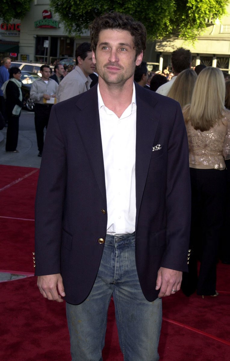 thedempseyhub's tweet photo. Patrick Dempsey Photo of the Day - arriving at the premiere of “America’s Sweethearts” in Los Angeles, California in July 2001.

@PatrickDempsey https://t.co/Pki89SAulI