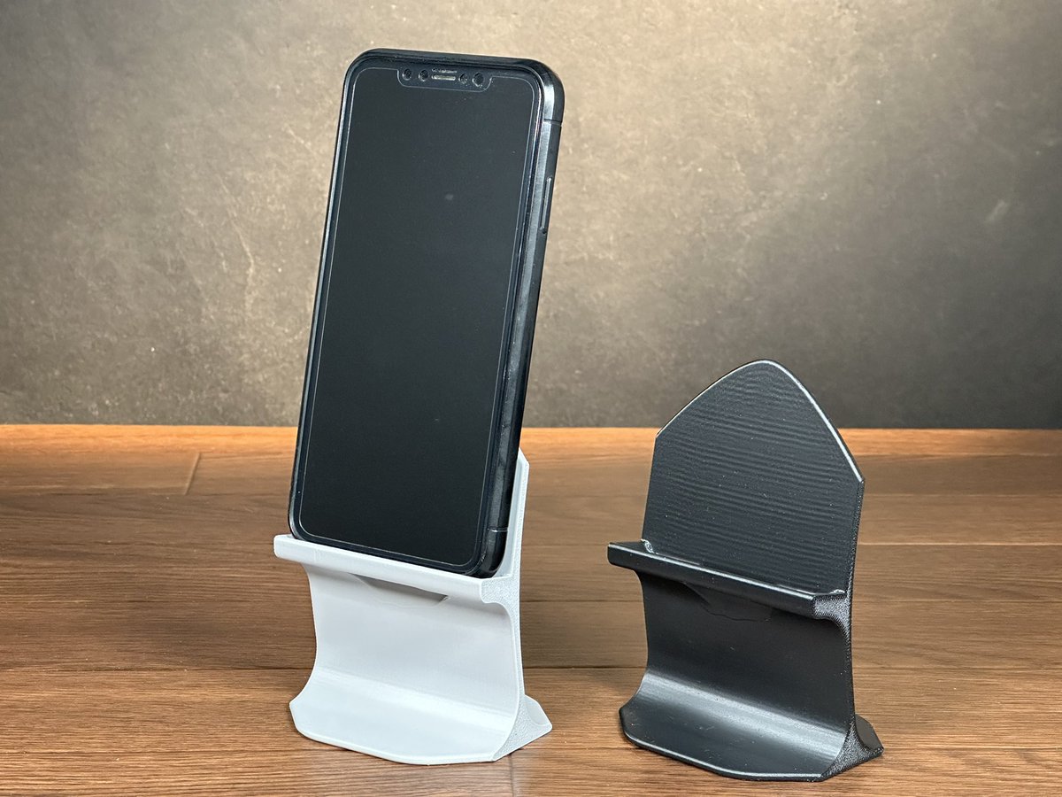BikeFunJapan's tweet photo. iPhone Maxサイズでカバー付きでこんな感じ。
もともとこのサイズ想定なので問題無し。 https://t.co/NtY7K9ykmD