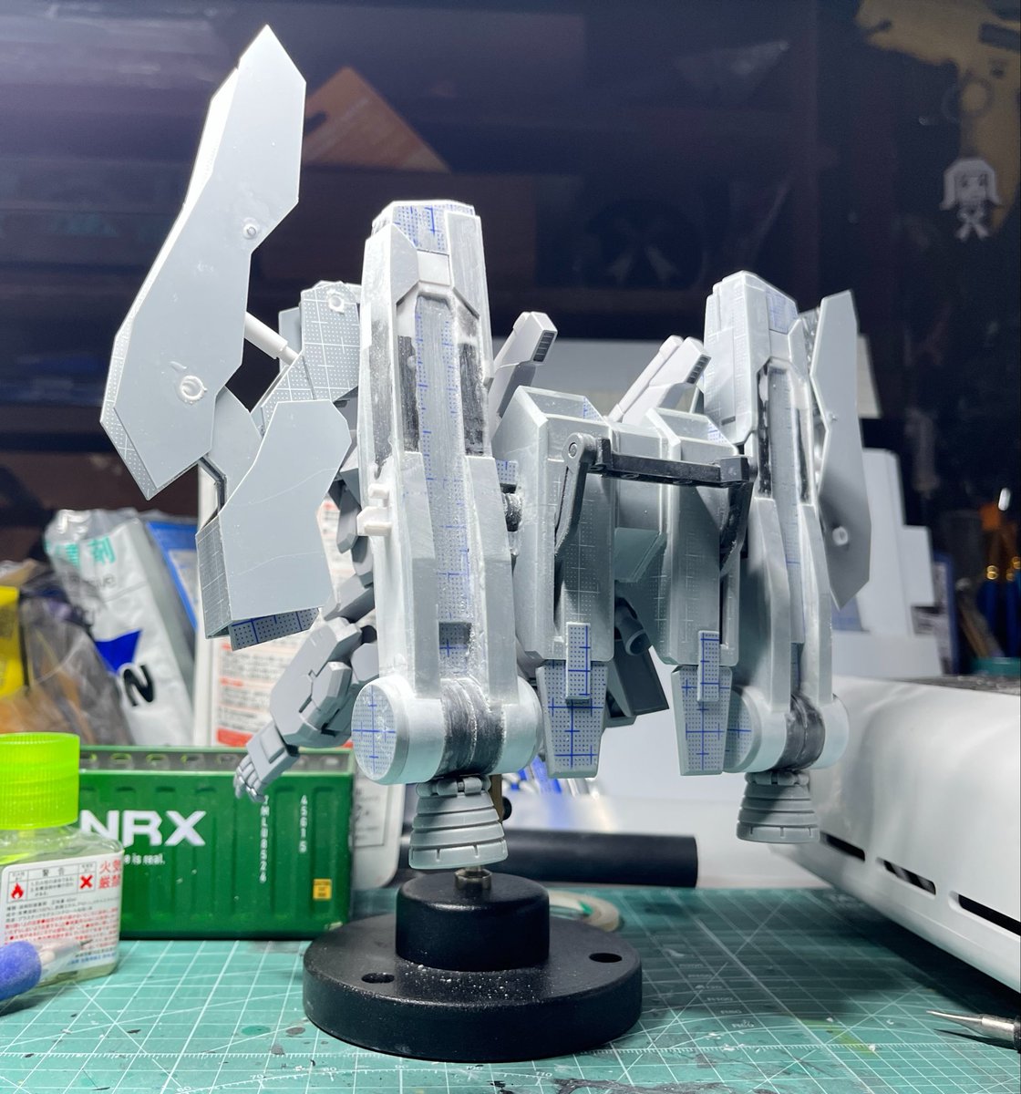 mameda503's tweet photo. #ガンプラ
#スーパーガンダム

Gディフェンサーの改修中😌

エンジンブロックの上面と側面にディティールを追加しました😌
その後、エンジンブロックにメインスラスターを取り付けました👍

本体に取り付けてバランス確認👍

引き続きGディフェンサー(エンジンブロック)を改修します🪚😴 https://t.co/uSfigc1YH5