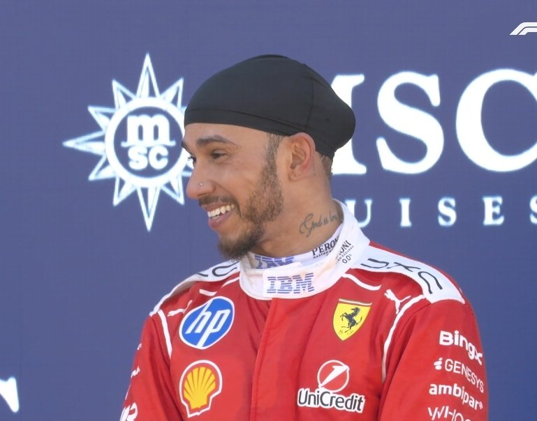 LH44NEWS's tweet photo. A felicidade do Lewis vendo a equipe Ferrari cantando o hino da Itália 🥹❤️ https://t.co/gOPe5eumJf