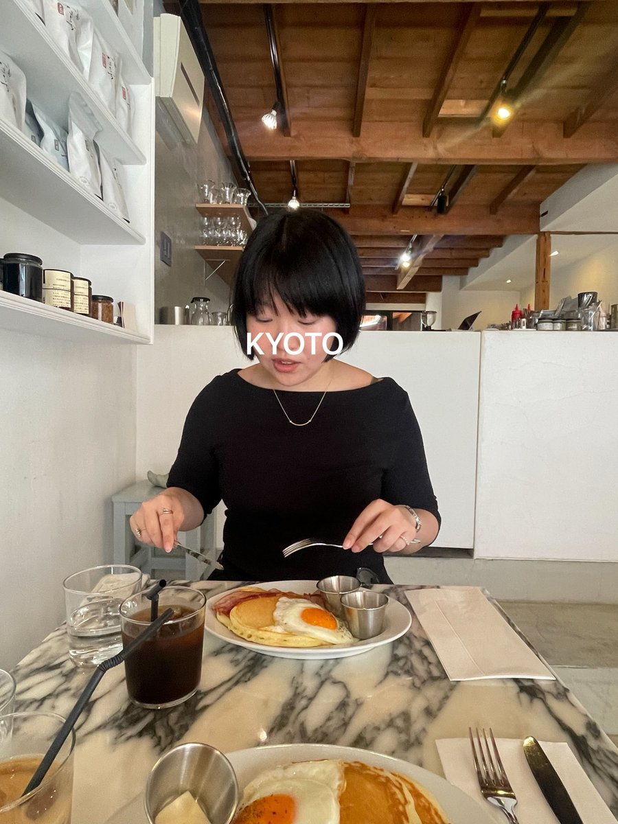loveeppu's tweet photo. この前京都に行った時の格好何でもないけど気に入っている。スカートは母親の昔の服なので、やっぱり定期的にあさりに行かないといけない。 https://t.co/bjjgpWcXVp