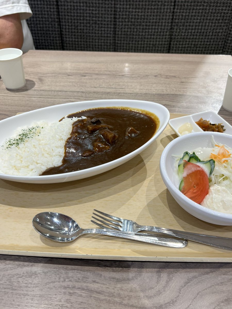Hamanuko_2000's tweet photo. 東北ペットフェスお疲れ様でした。

購入してくださったお客様、ありがとうございました。

夕飯は牛たんカレーを食べました❗️

そして帰宅中にHirokAおやびん@HirokA_world のオークションが😳 https://t.co/EMdpuIwqnG