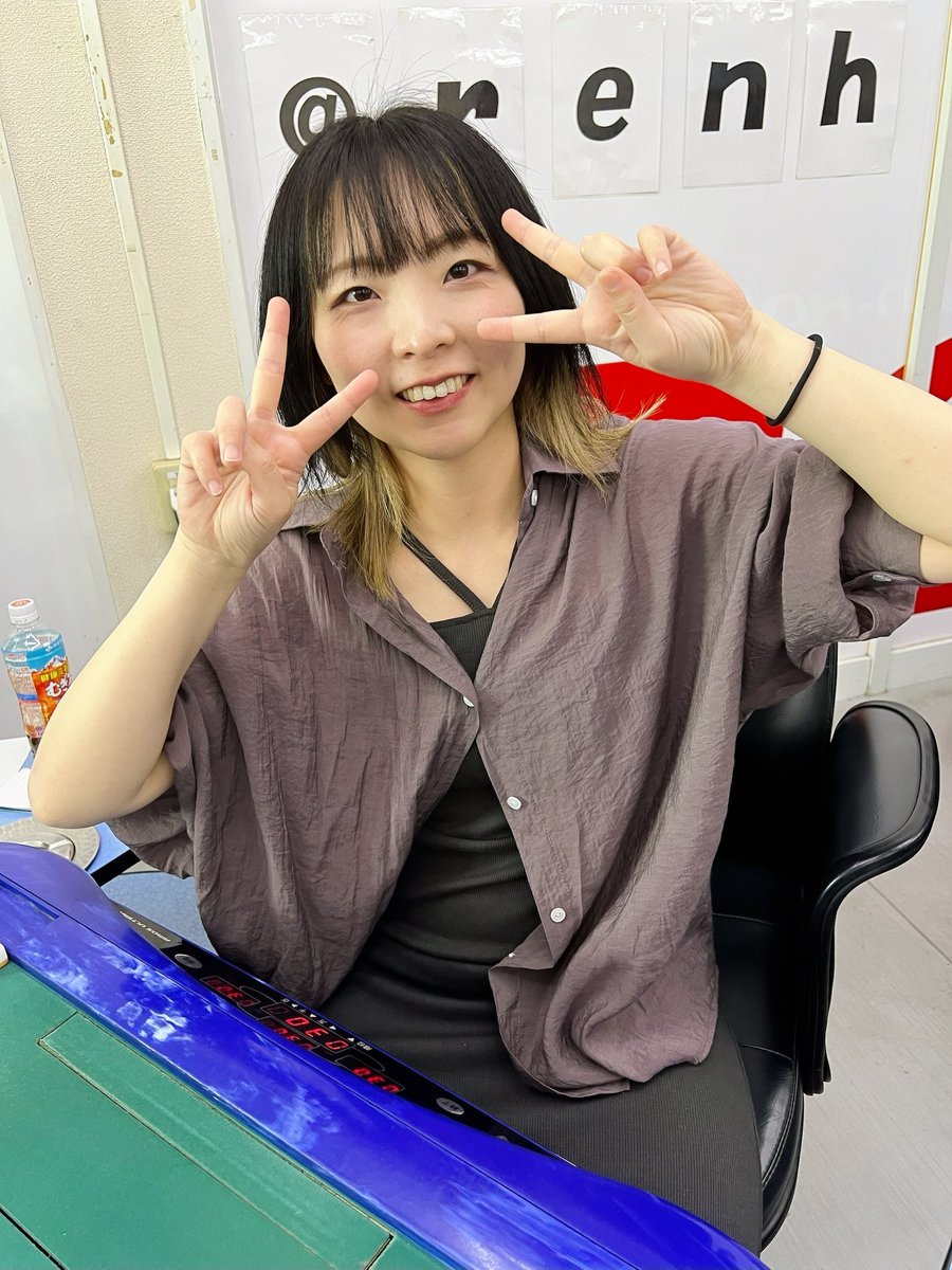 truth_hachi's tweet photo. 昨日は群馬道場
B2
B1(白銀P3)
何年ぶり？の白銀紗希プロ。最後の2局だけ手が入ってラスから逆転。親立直ドラ3高め一盃口をツモれて思わず裏ドラめくって8000オール･･･白「裏ドラありませんよ」と冷静なツッコミ
A1
B1
B1
C4(小林P1)
最後に失速。東発親小林Pの混一色に不用意にささりそのままラス https://t.co/bATKJvmAn7