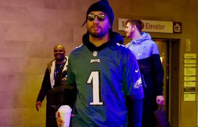 DiBonaNFL's tweet photo. In a way, the Eagles won last night too. 😉 https://t.co/3PufnMogHg