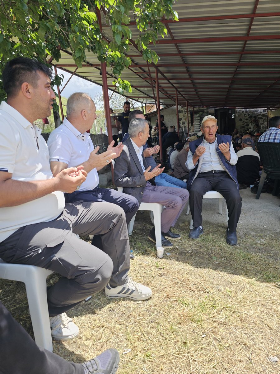 ErdoganOrhanTr's tweet photo. Aşağı Güney Köyümüzde Hacet Bayramına  Yönetim Kurulu Üyelerimiz ile Katılım sağladık Muhtarımız  ve Mahalle Temsilcimiz sn Recep yıldırıma ve Köylülerimize Teşekkür ederim. Allah Kabul etsin inşallah. https://t.co/BDB2MzIhOS