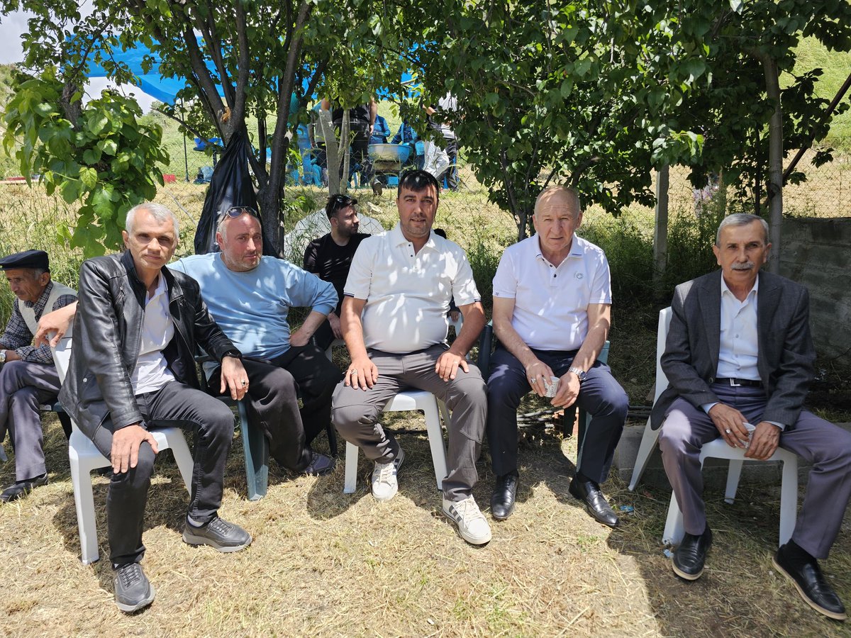 ErdoganOrhanTr's tweet photo. Aşağı Güney Köyümüzde Hacet Bayramına  Yönetim Kurulu Üyelerimiz ile Katılım sağladık Muhtarımız  ve Mahalle Temsilcimiz sn Recep yıldırıma ve Köylülerimize Teşekkür ederim. Allah Kabul etsin inşallah. https://t.co/BDB2MzIhOS