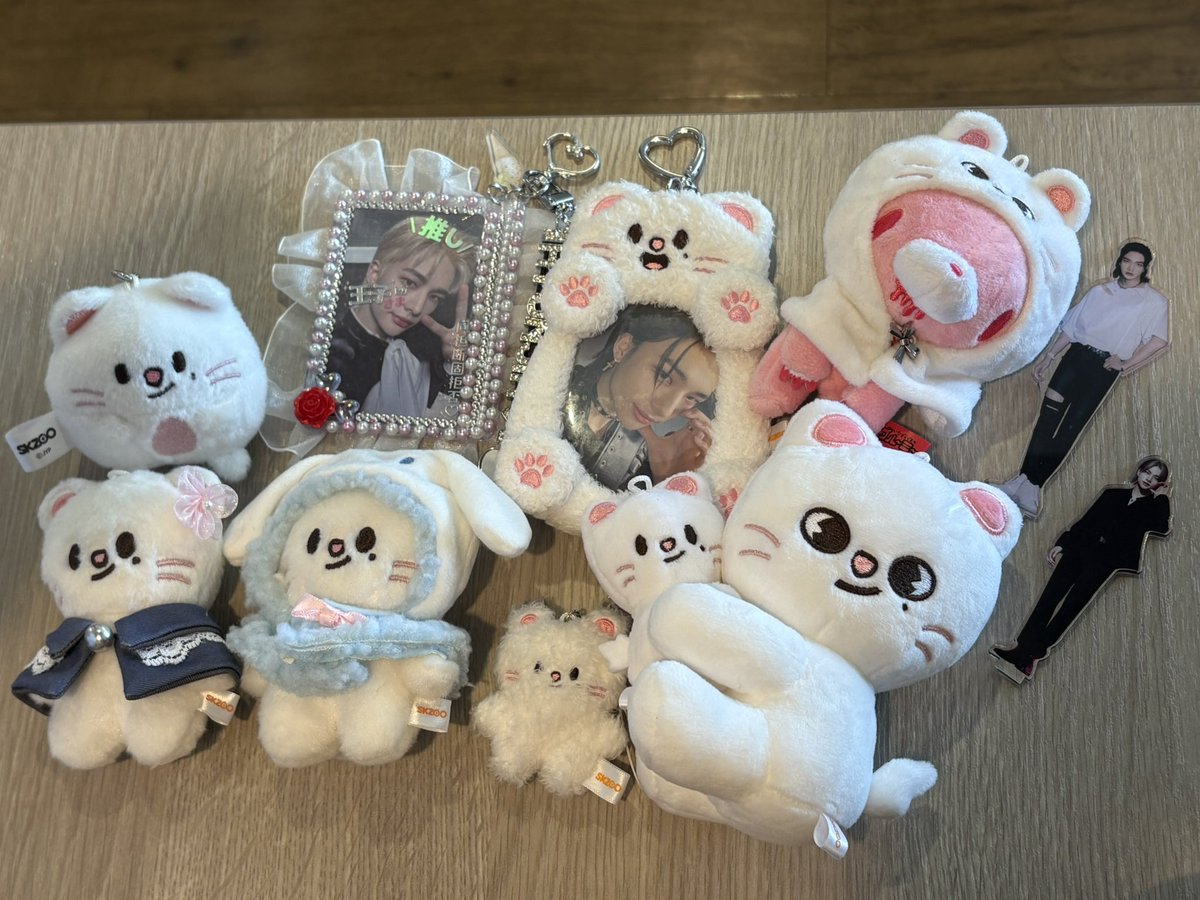 moe_2018's tweet photo. 今日は、kumaさんと初ランチ会🥹楽しすぎて時間があっという間でした😭❤️
しかも、新米の私に「持ってないのあったらあげる！」と、両手で抱えきれないほどのCDとジニを譲っていただいて恐縮の極みです……家で家宝にします😭
最高の先輩STAYに出会えて本当に幸せです！🫶またぜひお茶してください☕️✨ https://t.co/9ZyONDXlG3