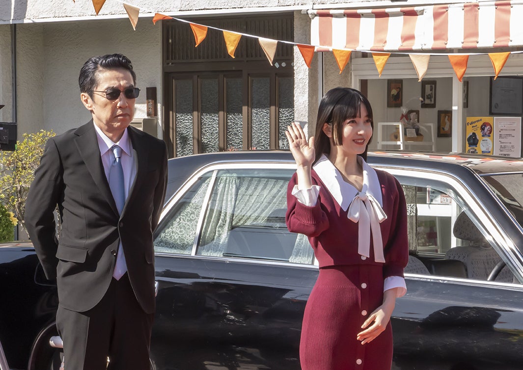 modelpress's tweet photo. 「クレヨンしんちゃん」実写化ムービー
大人になった“あいちゃん”役に久保史緒里

“しん様への愛”心に留め
原作さながらの衣装で熱演🎀
https://t.co/60X7DegPlt

ボディーガード・黒磯役は池田成志

高橋文哉演じるしんのすけに
プロポーズ作戦を決行するストーリー💐

@yakannomugicha https://t.co/iuVtM0TXLL