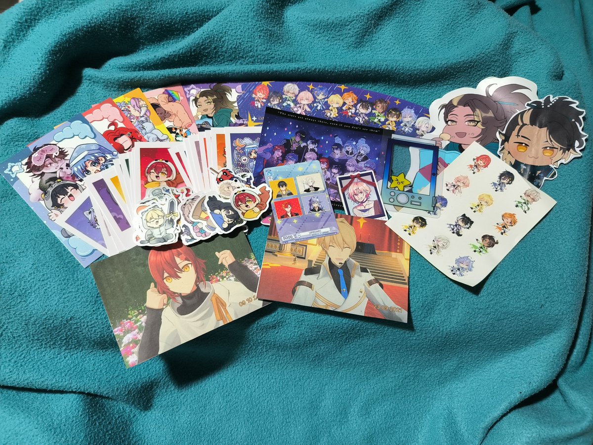 kaiserofstone's tweet photo. I didn't go out of my way to collect freebies but I still got a lot at the cse, thank you everyone! I took Gibby home and peeled him off the foam stand so I could paste him in my sketchbook
That Ricchan sticker is diabolical
#HSOshikatsu_Singapore #SGStarlights #HSOshikatsu https://t.co/5hFbmwPgUY
