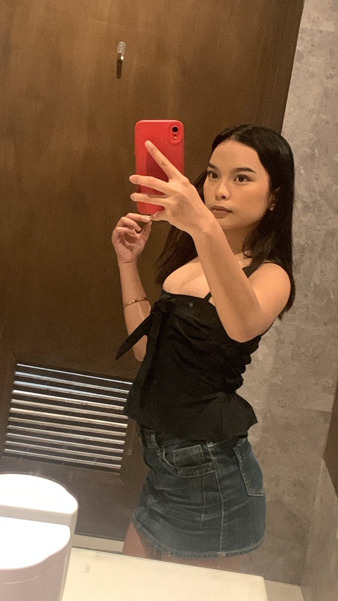 renjisluttoy's tweet photo. who wanna get naughty with me? #buyingcontent https://t.co/kLpmEgTTsC