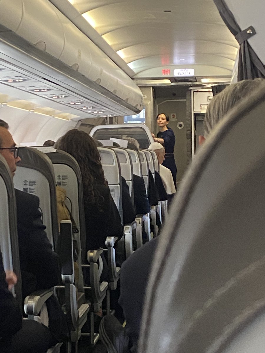 MaryCandela's tweet photo. He podido acompañar a los 80 periodistas que viajaron en el avión papal en Madrid, Cataluña y Canarias.

Grandes profesionales como @evaenlaradio @bettapique @javierMbrocal @VictoriaCardiel @cristinacg74 , que han trabajado 24/7 para ser los altavoces de la visita ante el mundo. https://t.co/P7CFeoiwvs