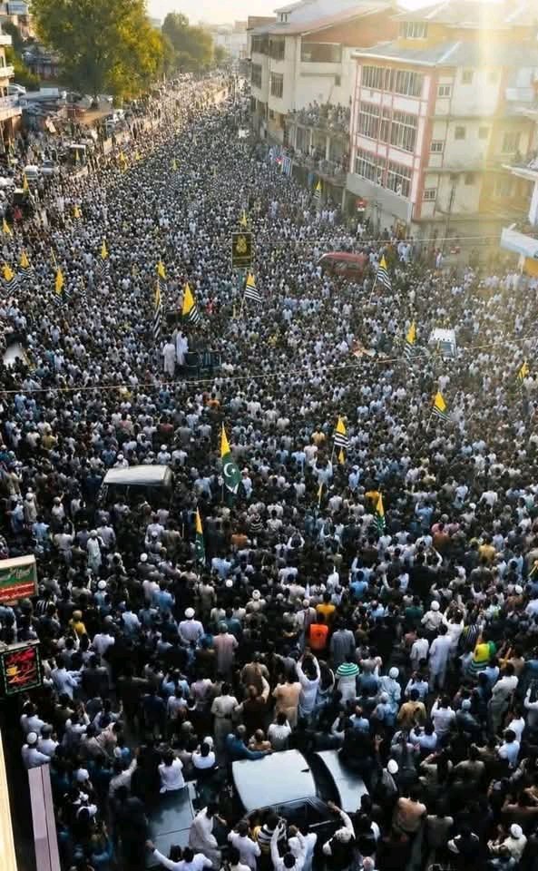 kh32942's tweet photo. We are peaceful citizens and civil rights allow us to protest peacefully. Why is there a need to fire bullets when we are sitting peacefully, why are we being called terrorists? We request the civilized nations of the world to take notice of this.
#شہ_رگ_کا_سانس_بند_نہ_کرو 
#Aj https://t.co/JbCEnx1MmN