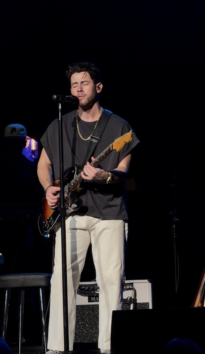 videogxrl's tweet photo. the man that you are nick jonas https://t.co/lJLySq3l7N