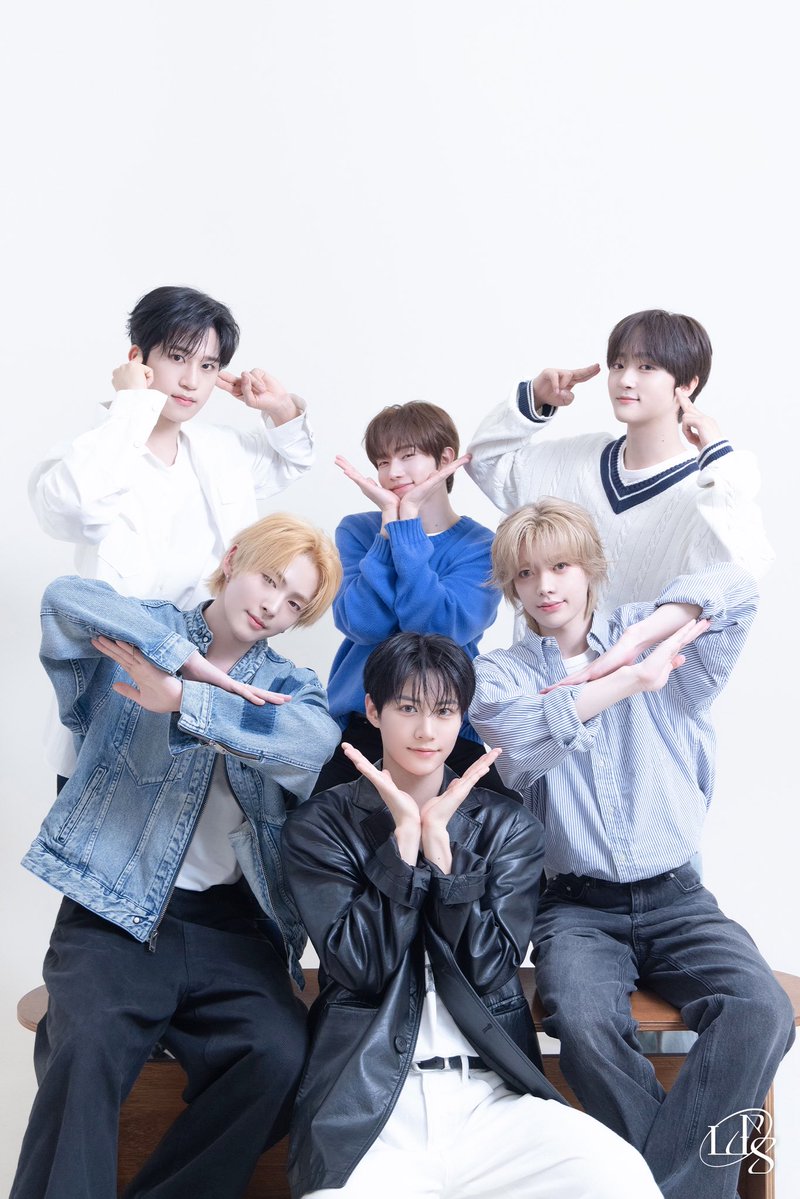 FALLINXJW's tweet photo. #루네이트 #LUN8 3RD ANNIVERSARY ♥ https://t.co/pdViyomrM5