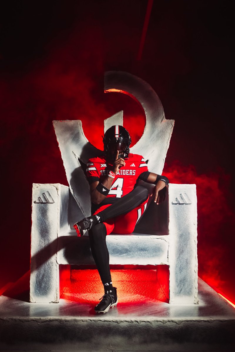 KavianBryant27's tweet photo. Moments like this you can’t get back 🏡. https://t.co/JyDFwppj2N