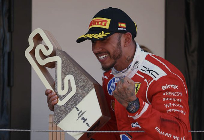 blog_formula1's tweet photo. 🚨 NOVO RECORDE 🚨

LEWIS HAMILTON SUPERA O SEU PRÓPRIO RECORDE E SE TORNA O PRIMEIRO PILOTO A CHEGAR A 106 VITÓRIAS NA F1!!! https://t.co/kjLKZHhpSF