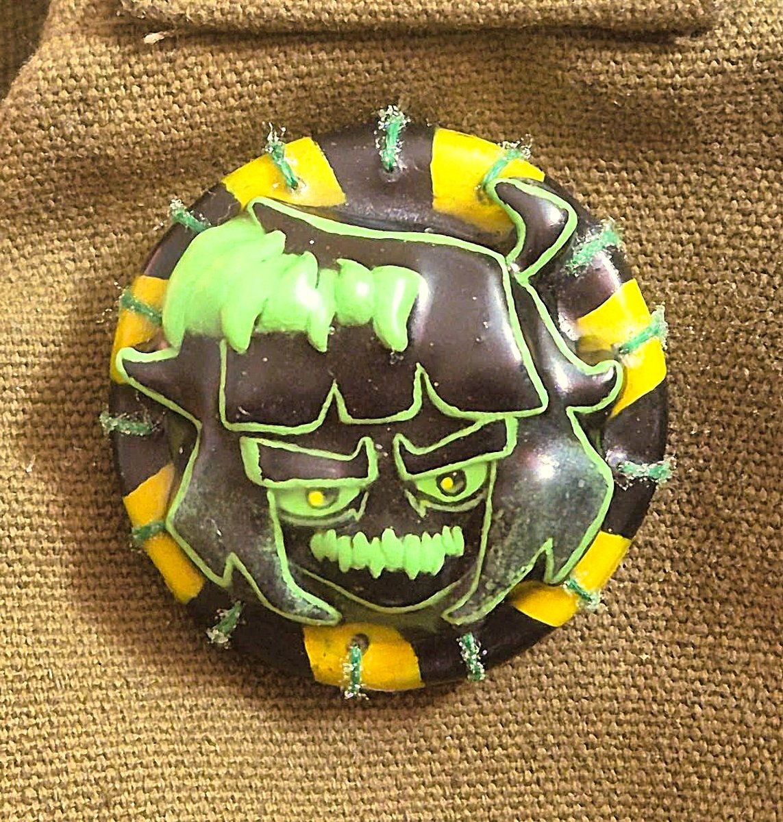 EvilCactus111's tweet photo. 🧪⚠
Final Phi clay badge is finally COMPLETEEEEEEEEEE!!!!

Forever trapped on my bag as he whispers to me about his fixations- 
(Gods help me-)

#phisart #phisnom #art https://t.co/QWLfzh8Vxr
