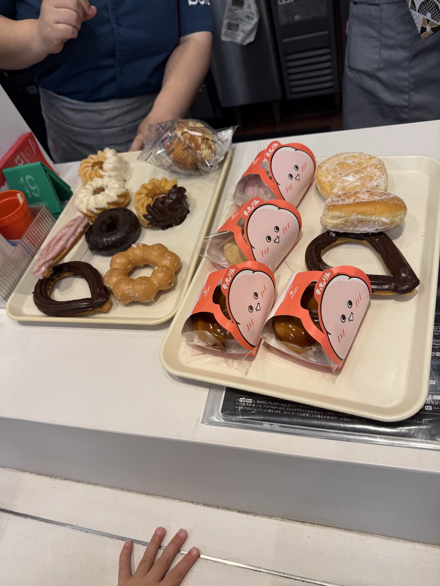 nacokzz33's tweet photo. 久々にミスド食べて、販売開始一時間くらいから待ってもっちゅりんみたらしいただきました☺️
マフィンは明日いただきます✨ https://t.co/WGk7oHOX1p
