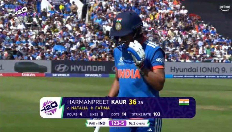 usermodeabc's tweet photo. 36(35) alongside eating wickets of 2 players avg goat innings by our captain KAUR who can’t run, bat &amp; captain at all &amp; is aiming for 2029 wc. But everything changes when she plays for MI. If u don’t trust ur own tm that means u doubt ur own selection bcoz ffs u r the cap of d tm https://t.co/tzC2hmt1Pg