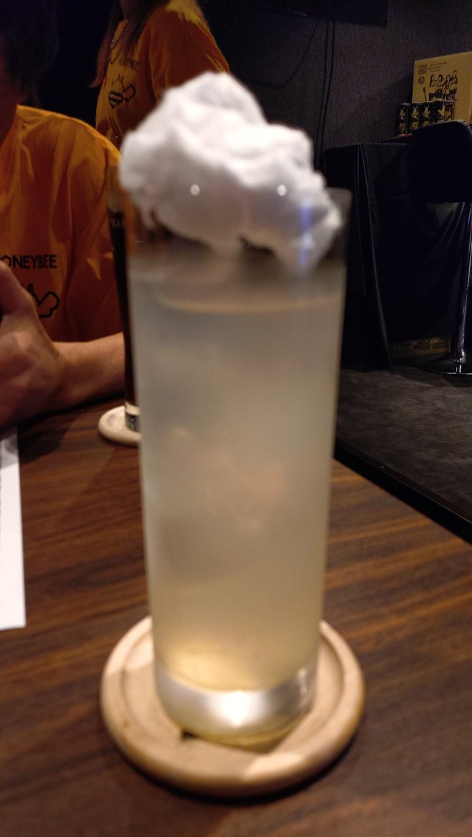 crazy_diver's tweet photo. HONEYBEE 10th ONE-MAN AFTER EVENT、最高すぎた！🐝✨ 本編の熱量そのままに、アットホームだけど爆発力のある、まさに「お祭り」な空間でした。​まずはこの日のためのスペシャルドリンクで乾杯！🍸
#HONEYBEE #10thAnniversary #アフターパーティー https://t.co/gSRdGuhXsP