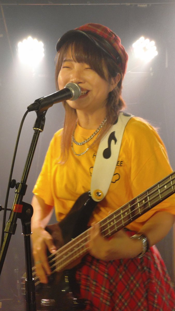 crazy_diver's tweet photo. HONEYBEE 10th ONE-MAN AFTER EVENT、最高すぎた！🐝✨ 本編の熱量そのままに、アットホームだけど爆発力のある、まさに「お祭り」な空間でした。​まずはこの日のためのスペシャルドリンクで乾杯！🍸
#HONEYBEE #10thAnniversary #アフターパーティー https://t.co/gSRdGuhXsP