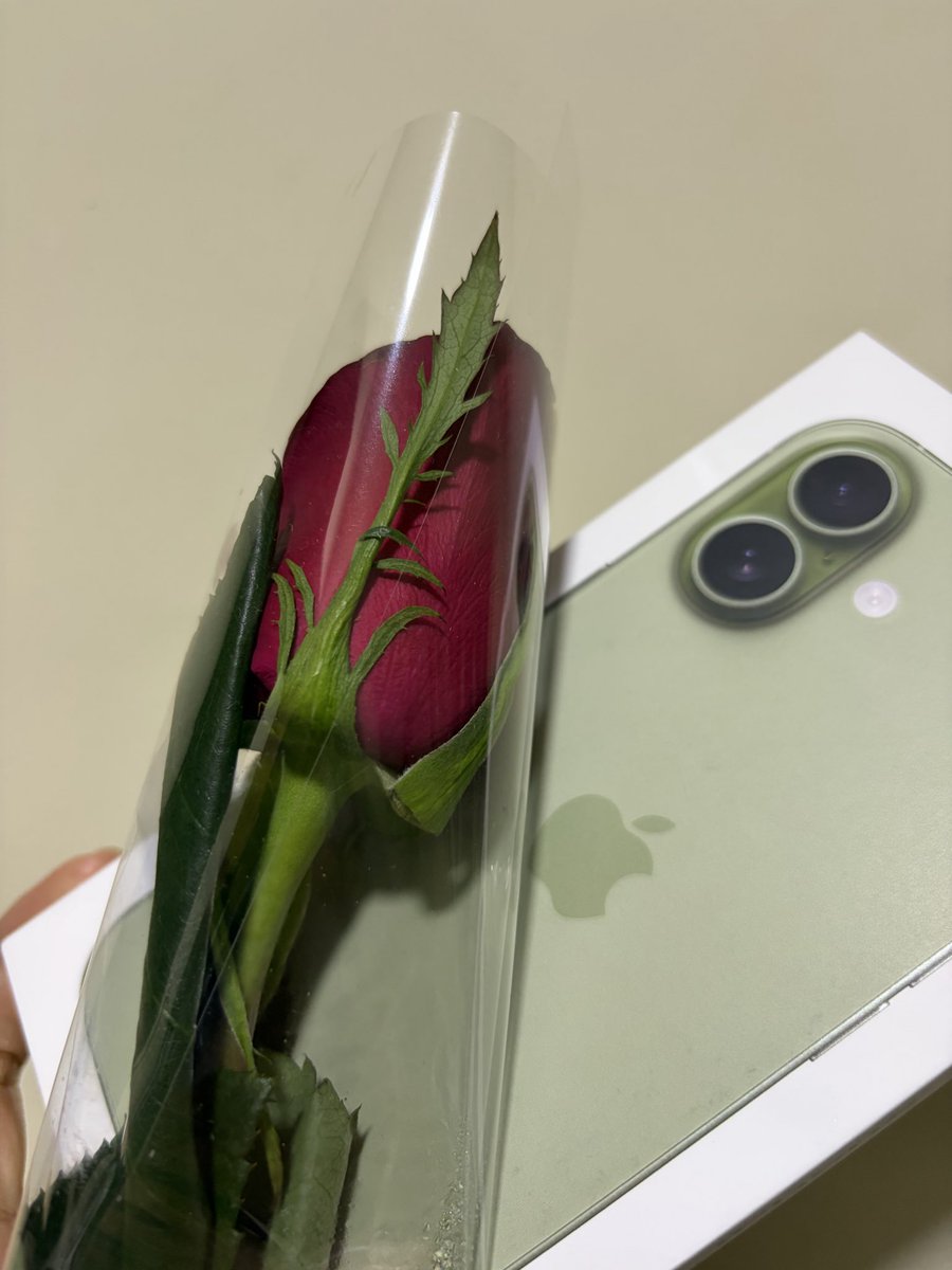 jayane___'s tweet photo. May pa Rosas na, may pa Mansanas pa. 😩 Thank you, Lord 😭 https://t.co/Zd8h6MQnI5