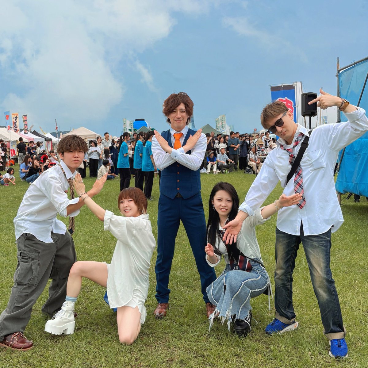 ta_blossom's tweet photo. 約２年ぶりにxilinx.さんとお会いできました✨
曇り空を切り裂く元気をチャージできる素晴らしいライブでした！！
共演できて嬉しかったです☺️
#兵庫加古川縁日 https://t.co/aH2KxqcilO