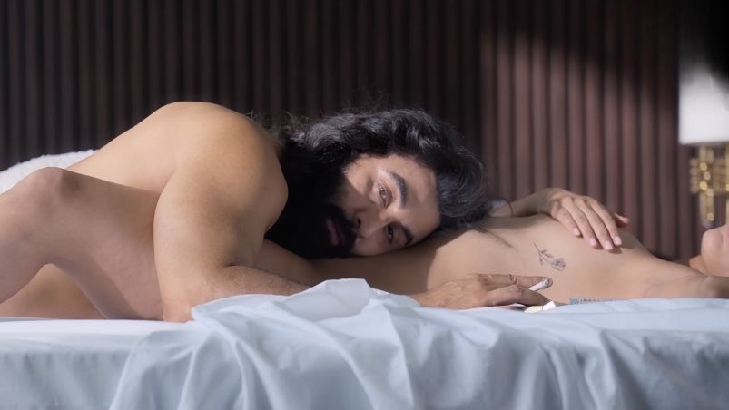 ManozTalks's tweet photo. Most SENSUAL shot ever filmed by any DIRECTOR in INDIA . 

#ANIMAL was a nightmare for 99.99% Indian DIRECTOR 

👉#RanbirKapoor Brings a Smoldering Screen Presence . Making the ROMANTIC scene feel Both SEDUCTIVE and SEXUALLY compelling 

👉S*X APPEAL , 
👉Emotionally Charged 
👉Sensual Energy 
👉Captivating Blend of S*XUAL Desire 
👉 Vulnerability and Obsession

👉"Few Bollywood films dare to embrace romance with such unapologetic intensity—Animal turns intimacy into a powerful storytelling tool."
