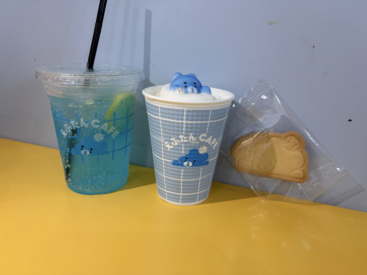 myuhta's tweet photo. 今回の遠征でえふたんにハマって帰って来ましたw
旦那の野球グッズ棚にビジターグッズ棚を作ってもらう事にしました。
ぬいぐるみはスーツケースinで宅配したので並べるのはまた後日のお楽しみ°˖✧
コーヒーのマシュマロが極上の柔らかさでした！ https://t.co/LFaAgsSxDg