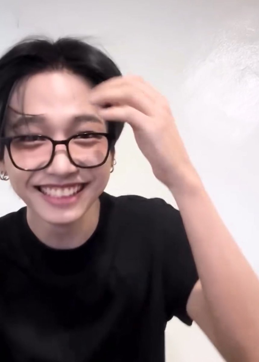 알라뷰쏘명즈🐾 tweet media