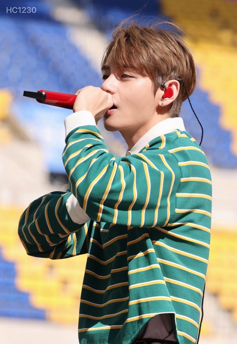 HC1230v's tweet photo. 260612 BUSAN Day1
 soundcheck

#뷔 #태형 
#V #TAEHYUNG https://t.co/U0JDC7zoRO