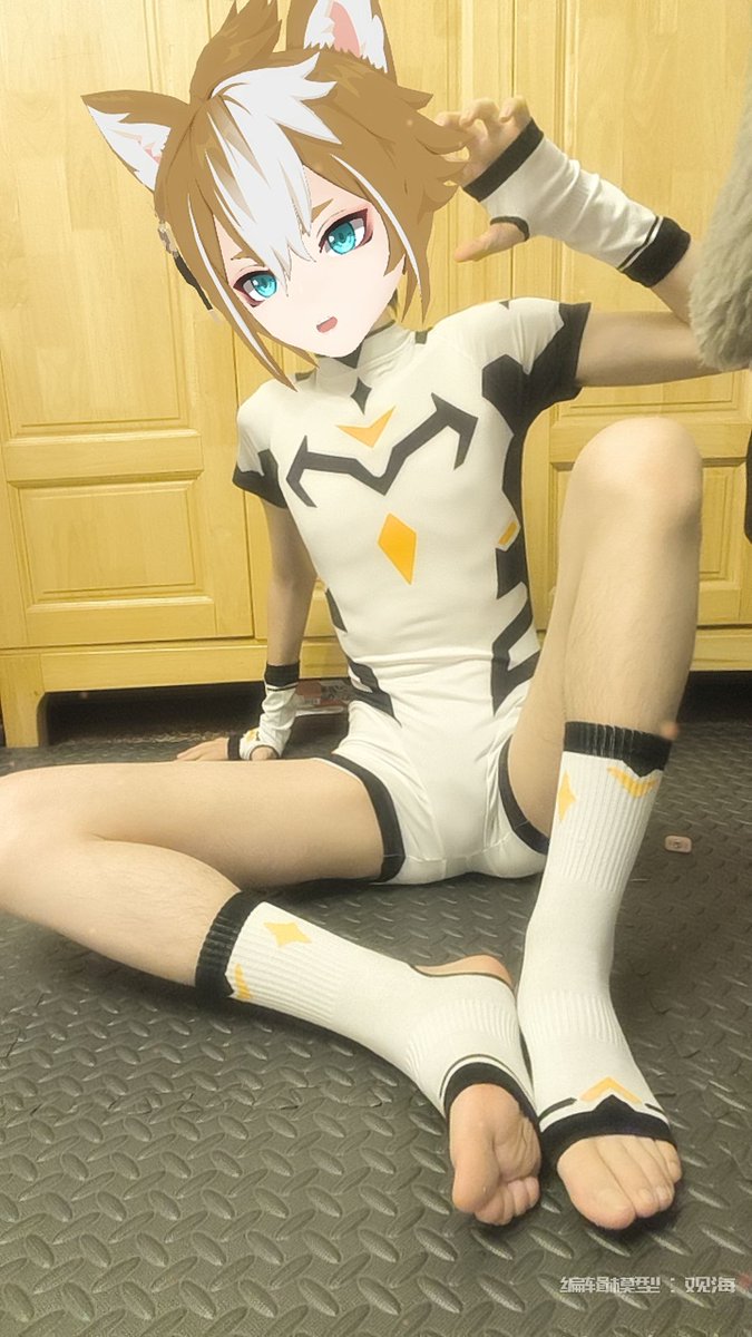 Jack060118's tweet photo. 穿好衣服准备出发！但是怎么感觉怪怪的？ https://t.co/B7W3h7dQHi