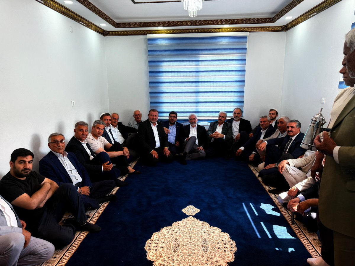 GalipEnsarioglu's tweet photo. Derik’te kıymetli dostum Ahmet Yavuz’un kirveliğini üstlenmekten büyük mutluluk duyduğum torunu Mehmet Galip’in sünnet mevlidine katıldık.

Rabbim Mehmet Galip evladımızın yolunu, bahtını açık eylesin; ailesiyle birlikte sağlık ve huzur dolu nice güzel günlerini görmeyi nasip etsin inşallah.