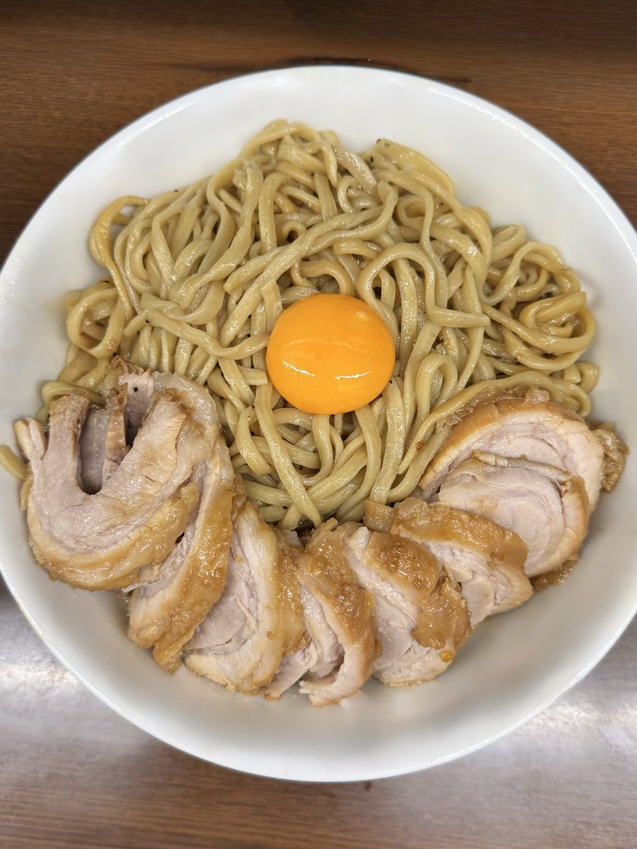 mas_oyaji_metal's tweet photo. 【ラーメン二郎横浜関内店】

大汁なし豚Wトピ全抜き

開店前40人に接続だったので豚シングルを買うも、提供された逸杯は豚ダブル‼️
大将のご厚意に感謝感激😭
感涙に咽び泣きながらHeave〜n💕
返却時に丼の下に豚Wの差額分を忍ばせて✨

#ラーメン二郎
#AKBスペシャル
#増す加齢度
#オヤジメタル https://t.co/MbaQkRFHY7