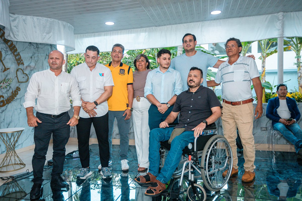 SofiaEspinRC's tweet photo. 🩵❤️🇪🇨 ¡Guayas LISTA! 
Presentamos la estructura provincial @RC5Oficial para continuar nuestro trabajo movilizador y transformador por la provincia y cantones.
A pesar de todo, seguimos de pie.
¡Guayas no se rinde! https://t.co/C4Zq8OWek0