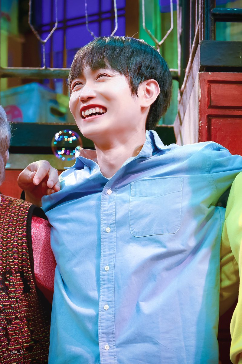 dd_foto's tweet photo. 260614 뮤지컬 빨래 커튼콜

솔롱고| #이진우 배우 https://t.co/tnreWs8Cay
